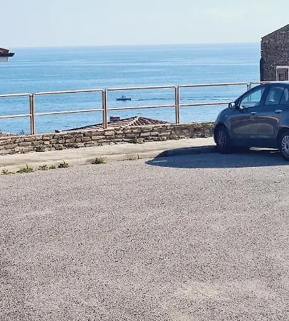 Giulia Fronte Mare Feriehus Stintino