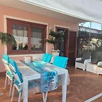 Giulia Fronte Mare بيت للعطل